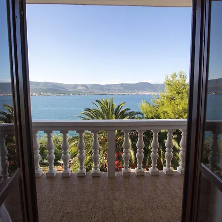 Apartments More تروغير