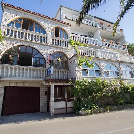 Apartments More Апартаменты *