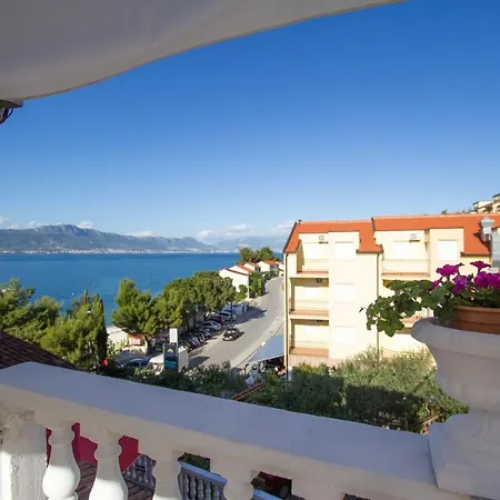 Apartments More * Трогир